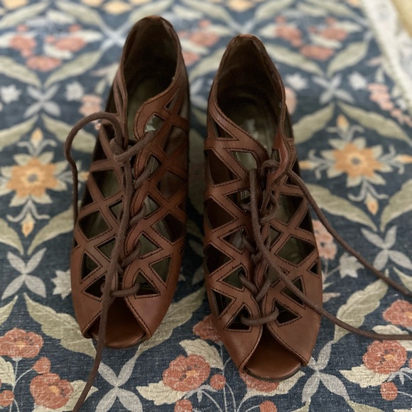 Coach and four CUTOUT OPEN TOE WEDGE BROWN LACEUP SANDALS SHOES WOMENS 7.5 NWOT - Picture 2 of 6